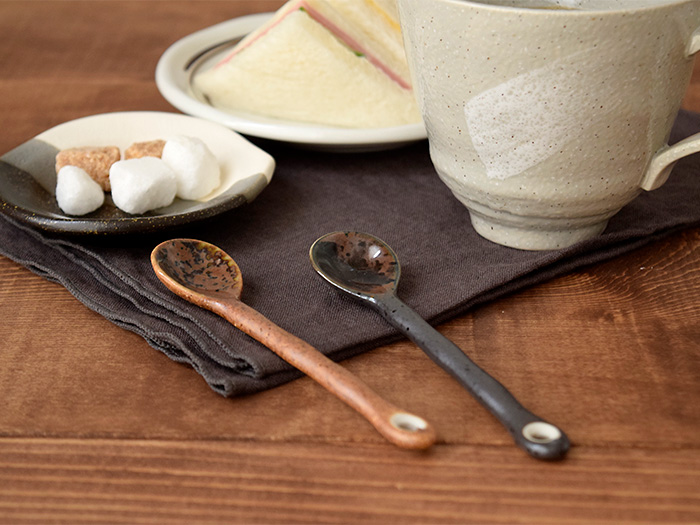 ほっこりと安らぐ、ナチュラルな食卓づくりにぴったりなカフェ食器。