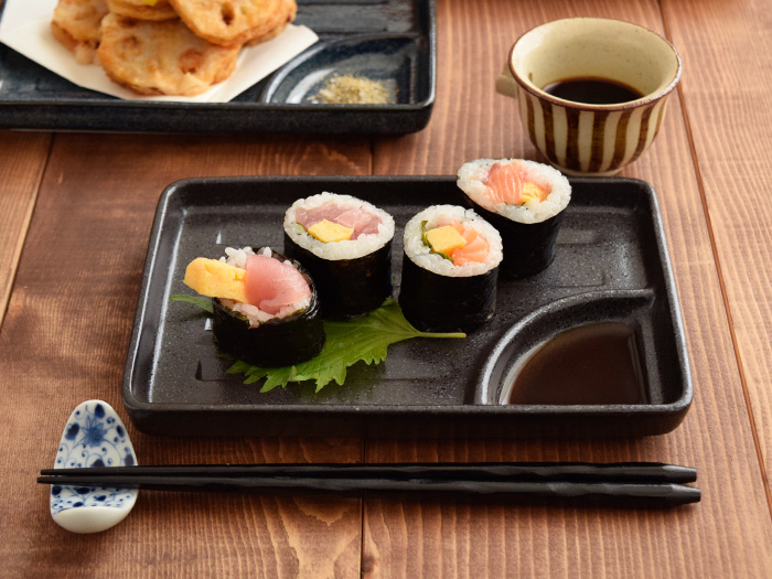 巻き寿司を作る3つのコツとは 長角皿に盛り付けて見栄えもアップ