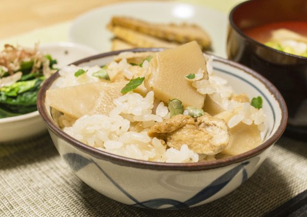 美濃焼茶碗で食べる、旬のたけのこご飯のレシピ！