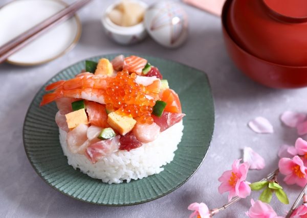 ひな祭りのお祝いメニュー3選！簡単で華やかなちらし寿司レシピとパーティーに映える人気の器特集