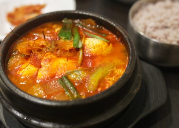 自宅でお手軽簡単！韓国料理の人気レシピ4選とおかずやスープの盛り付けにぴったりな器