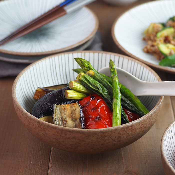 おかず鉢やサラダボウルにも
 毎日活躍する大鉢