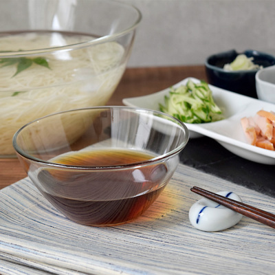 シンプルなガラスボウル サラダボウルなどに使えるおしゃれな大鉢 夏にはそうめんの麺鉢に