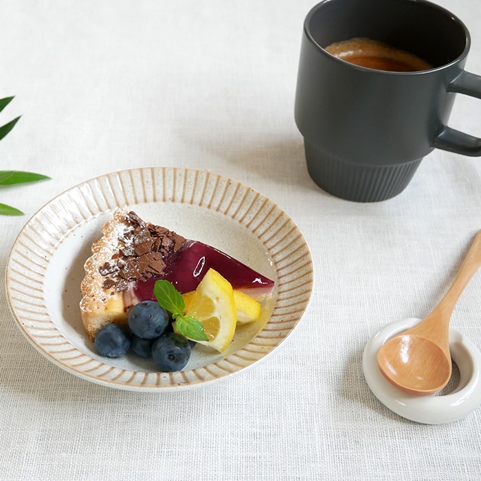 さりげなく料理を引き立てるストライプ
 カフェスタイルのフルーツボウル