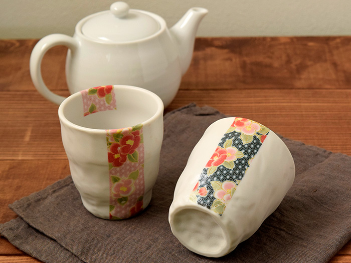 和柄の椿模様が上品 お茶の時間を華やかに彩ります