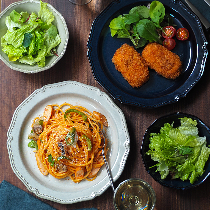 アンティーク調のディナープレート
 欧風レストラン風の食卓を演出