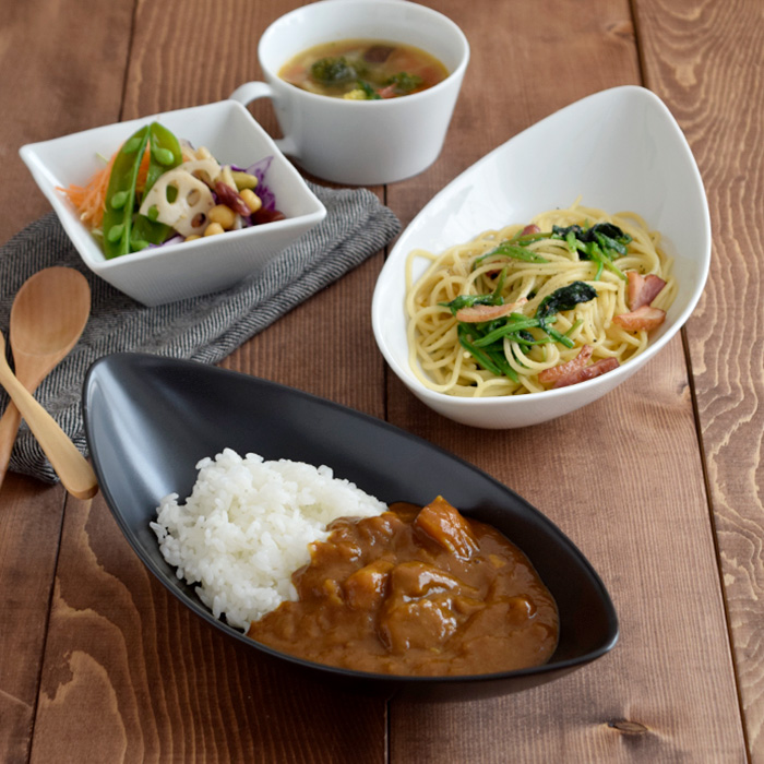 人気のリーフ型ボウル パスタ皿 カレー皿 サラダボウルなどに使えるおしゃれ食器です