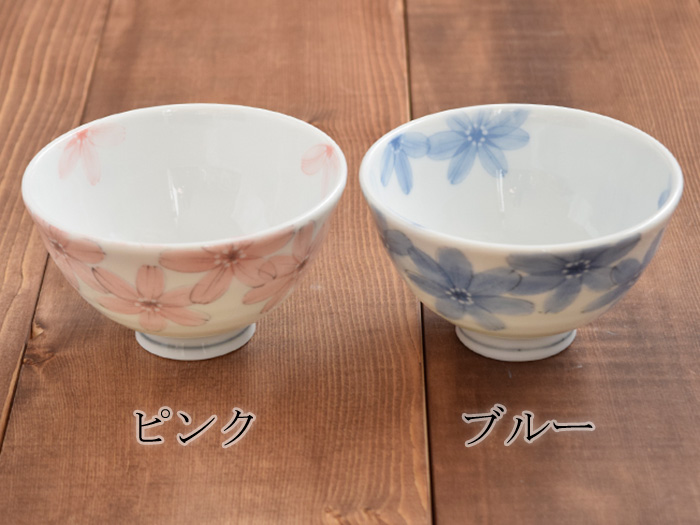 優しい花柄のお茶碗は 夫婦茶碗に使えるおしゃれな和食器 人気の食器です