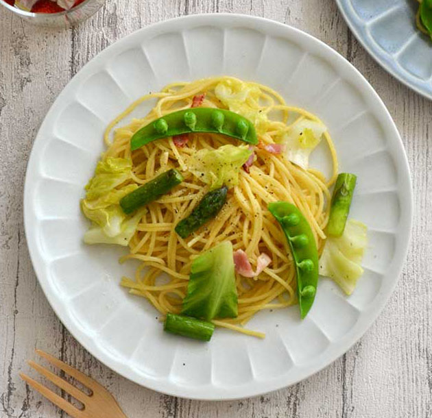  しのぎ お花のリムプレート
 23cm マットミルク 