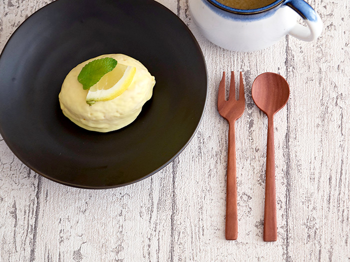 素晴らしい味わいの木目が特徴
 必ず喜ばれるカトラリーセット