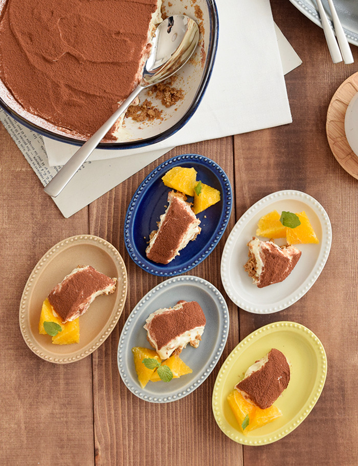 焼き菓子などのプチデザート皿にぴったり ドットがかわいいオーバルプレート