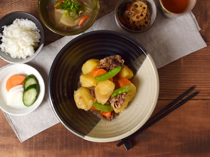 みんなでシェアする食器として、メイン料理に活躍する食器