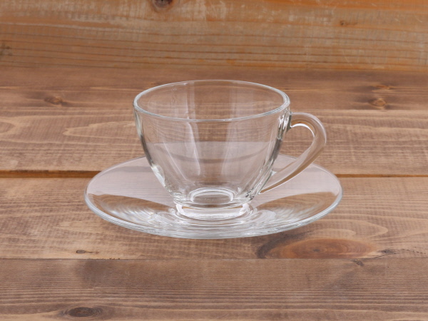 爽やかな透明感があるガラス製のシンプルな形状のカップ ソーサー