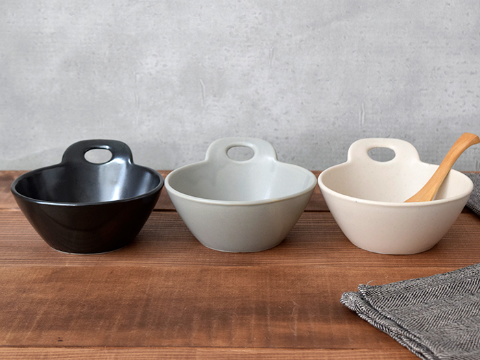 台形に近いスマートな形でテイストを選びません。和洋中に使えます。