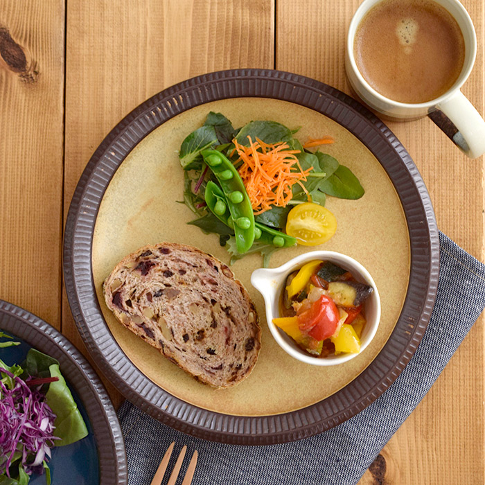 おしゃれなカフェ食器として大人気の和食器の大皿です