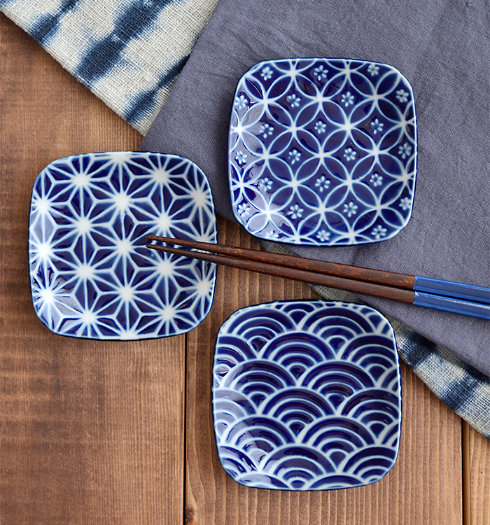 和の伝統模様がおしゃれな角皿タイプの小皿 豆皿サイズで 醤油皿 薬味皿に人気の和食器