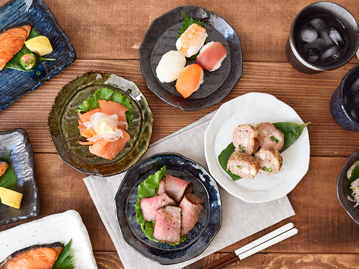 食材の彩りが映える、落ち着きのあるカラーバリエーション。