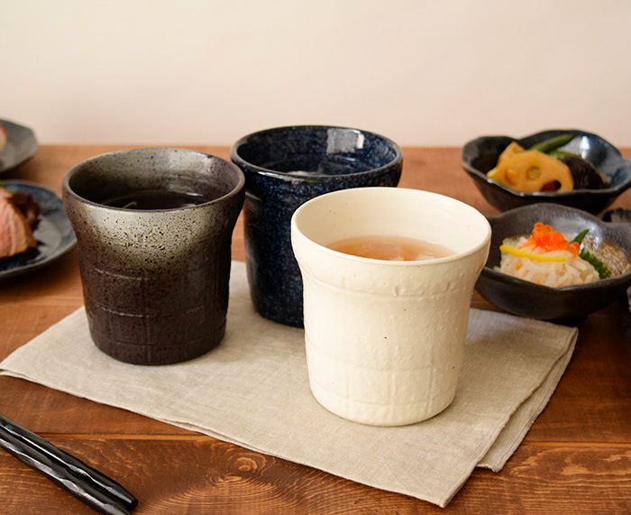 程よいサイズで毎日食卓に並べたくなる陶器グラス。