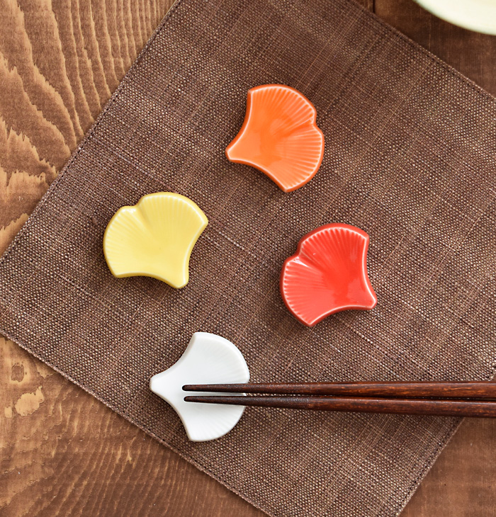おしゃれでかわいい銀杏の箸置きです 和食器 洋食器どちらにもマッチするカラーで人気のはしおき