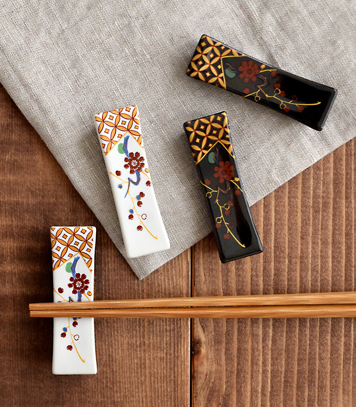 梅の花が描かれた和の箸置き4点セット。来客などおもてなしにも使えるカトラリーレストです。