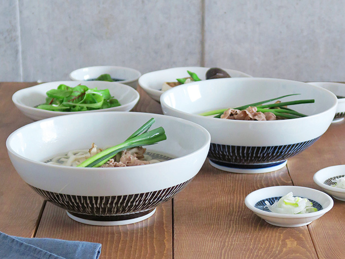 民芸食器で人気のとびかんなが食卓に映える、おしゃれな和食器のシリーズ。