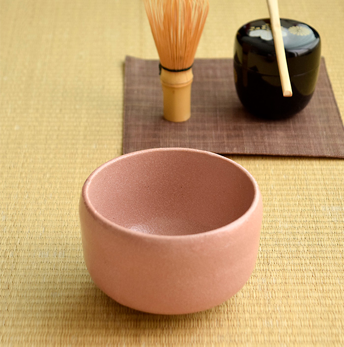 通常より小さめの抹茶碗 野点の時や 女性にオススメ 人気の器でお抹茶を楽しめます