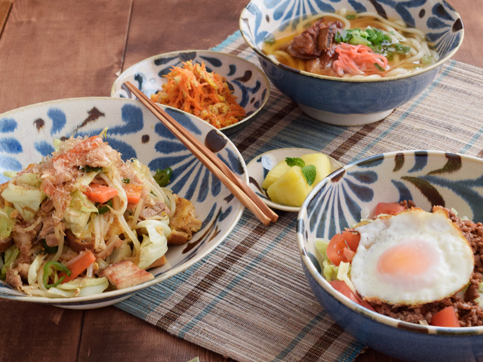 沖縄食器風のデザインがおしゃれで人気の小皿。醤油皿や薬味皿などに使える豆皿サイズ。