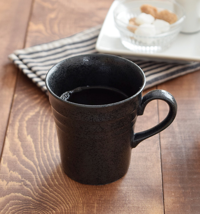 シンプルなコーヒーカップ 自宅以外にカフェや飲食店の業務用食器にも人気のマグカップ